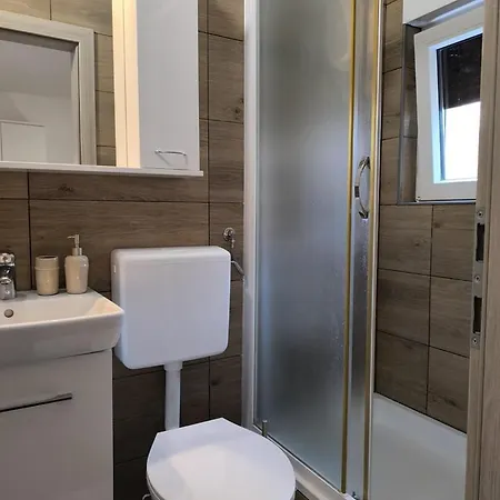Lala Guest house 3*