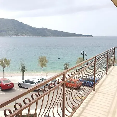 Lala 3* Primošten