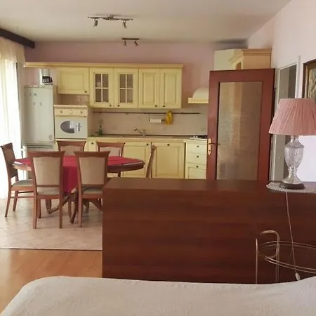 Lala Guest house 3*
